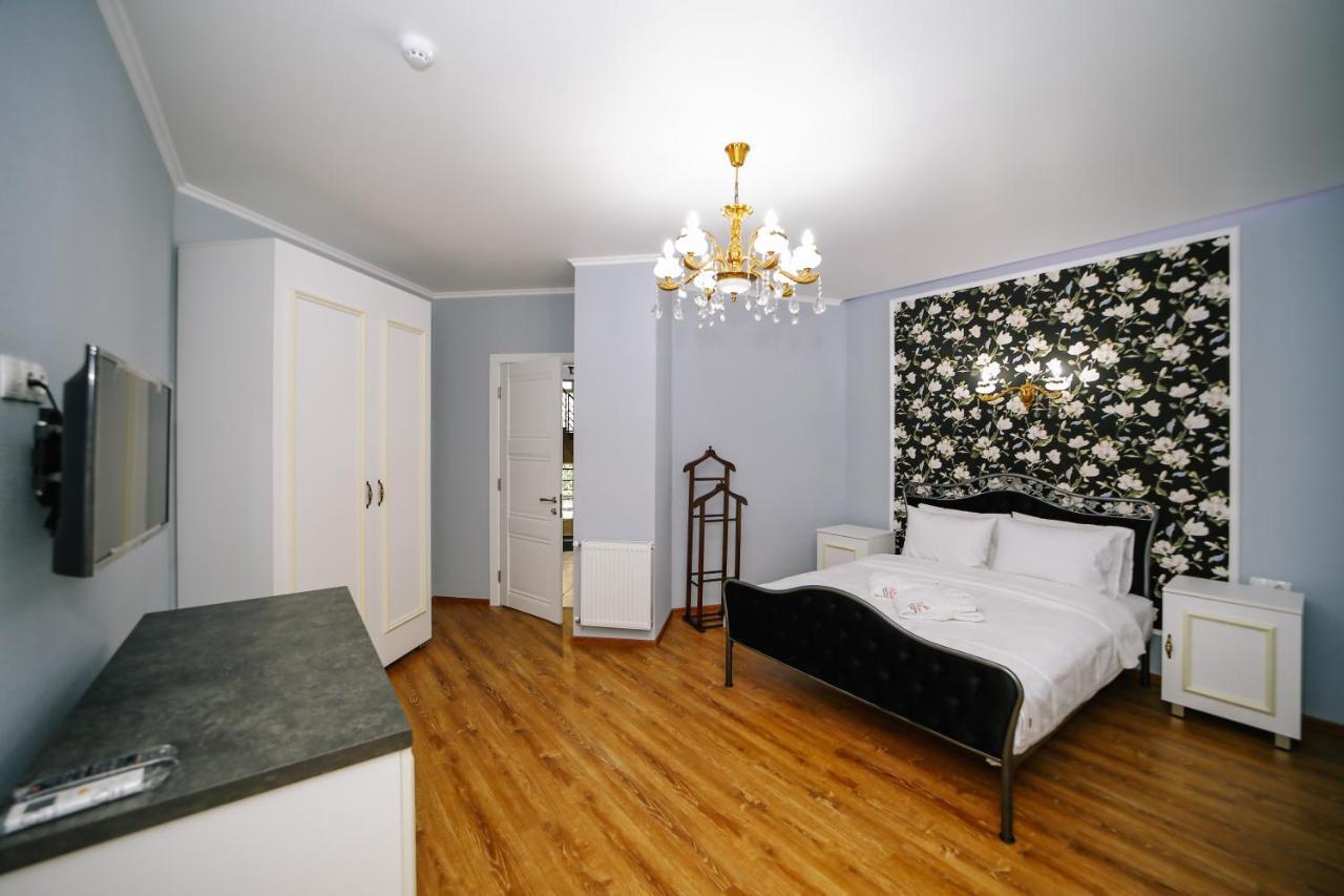 Rose Hotel Vake Tbilisi Buitenkant foto